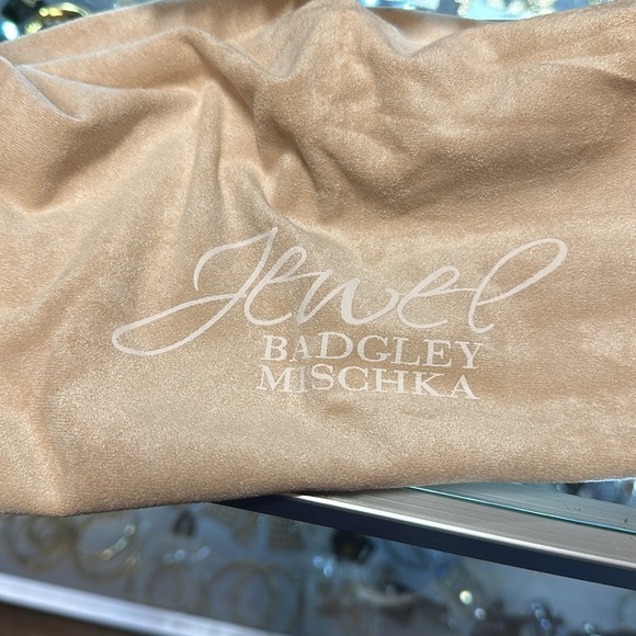 New Ruffle clutch purse gold chain for the shoulder by Jewel Badgley Mischka - Picture 7 of 9